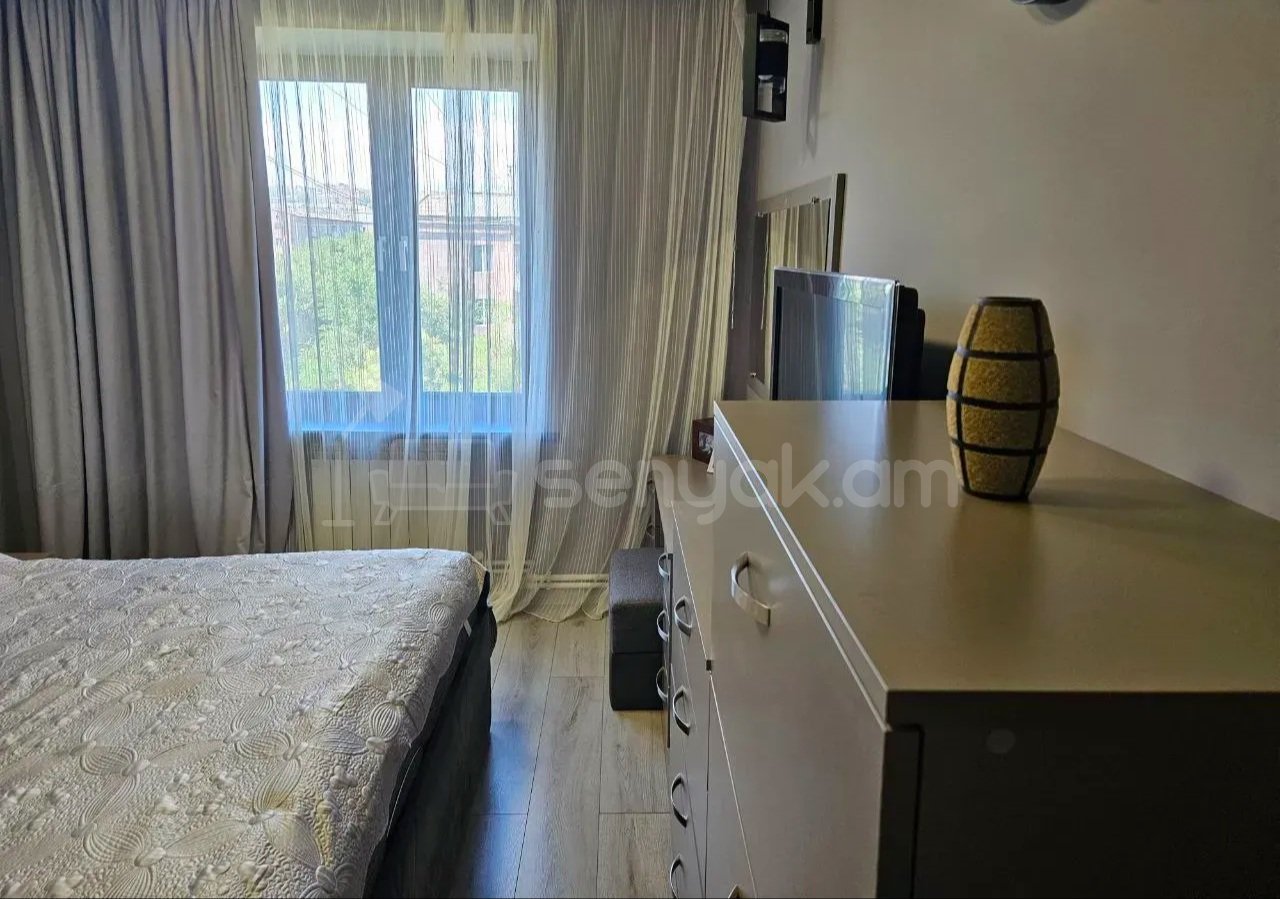 4 Սենյականոց Բնակարան Քարե Շենքում, 76քմ, 4/4 հարկ, Կապիտալ Վերանորոգված