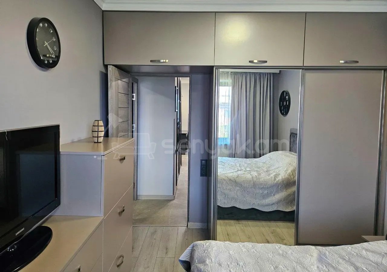 4 Սենյականոց Բնակարան Քարե Շենքում, 76քմ, 4/4 հարկ, Կապիտալ Վերանորոգված