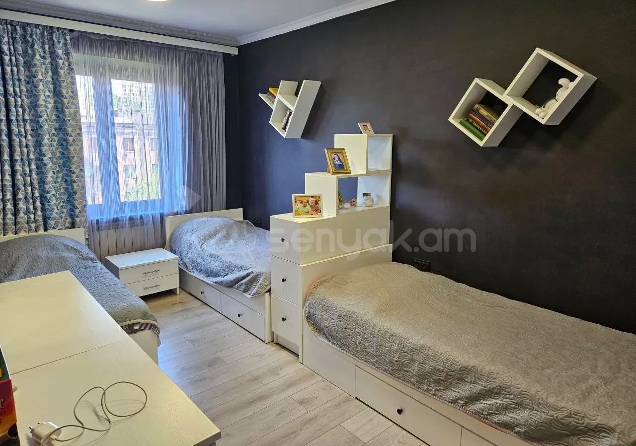 4 Սենյականոց Բնակարան Քարե Շենքում, 76քմ, 4/4 հարկ, Կապիտալ Վերանորոգված