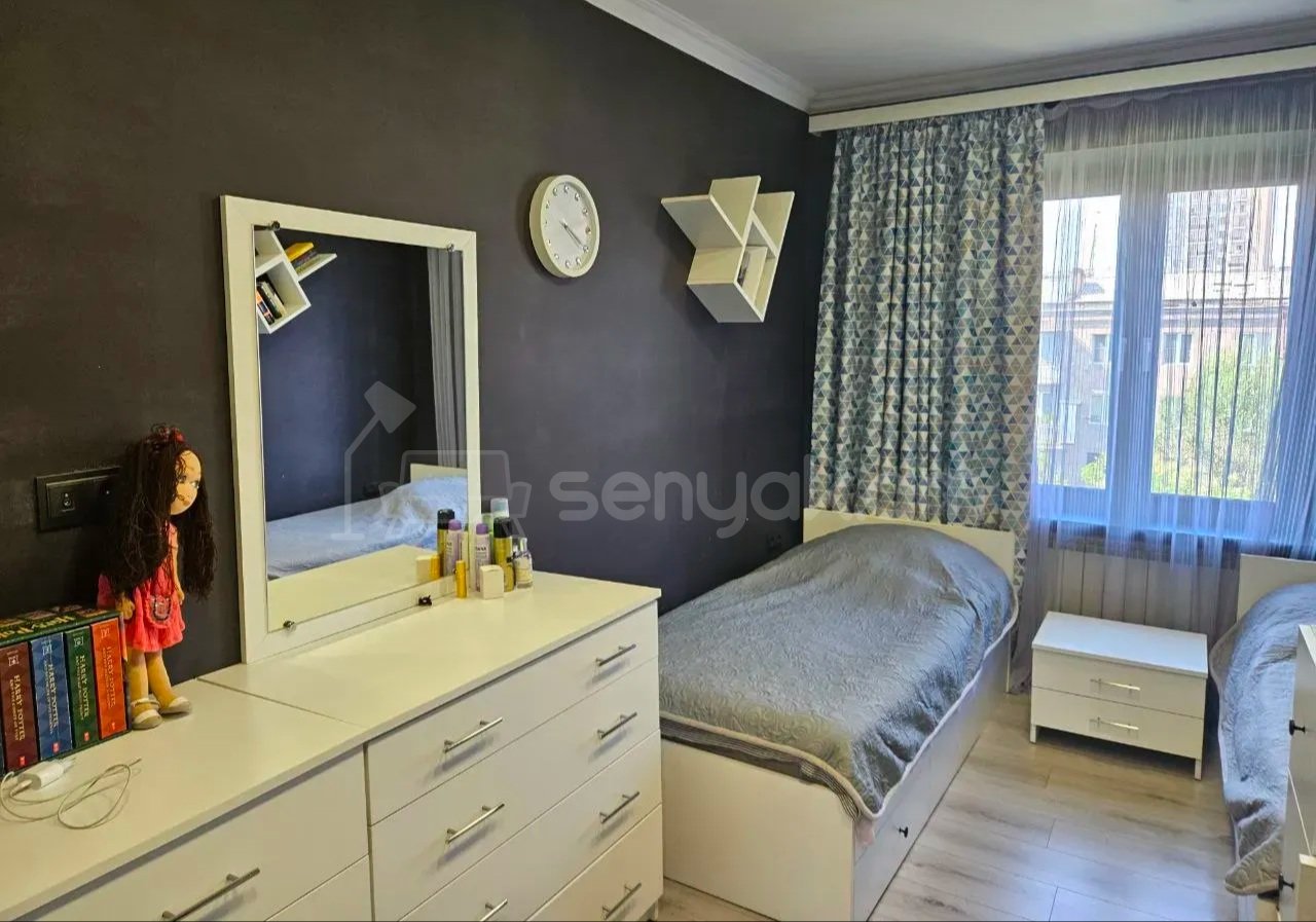 4 Սենյականոց Բնակարան Քարե Շենքում, 76քմ, 4/4 հարկ, Կապիտալ Վերանորոգված