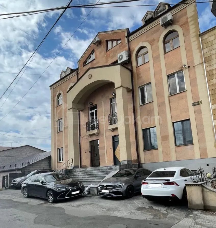 4 Սենյականոց Բնակարան Նորակառույցում, 170քմ, 3/3 հարկ, Դիզայներական Վերանորոգված