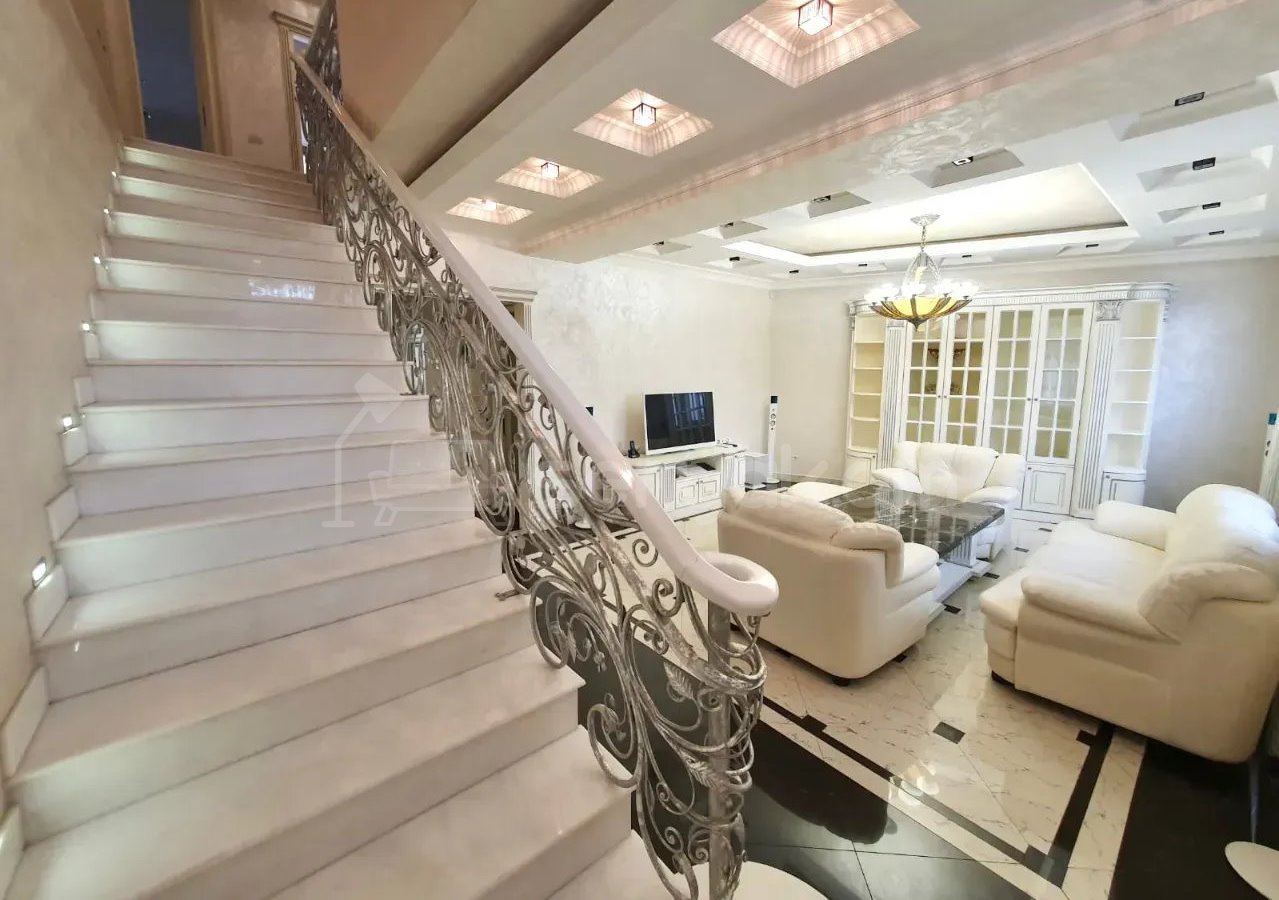 4 Սենյականոց Բնակարան Նորակառույցում, 170քմ, 3/3 հարկ, Դիզայներական Վերանորոգված