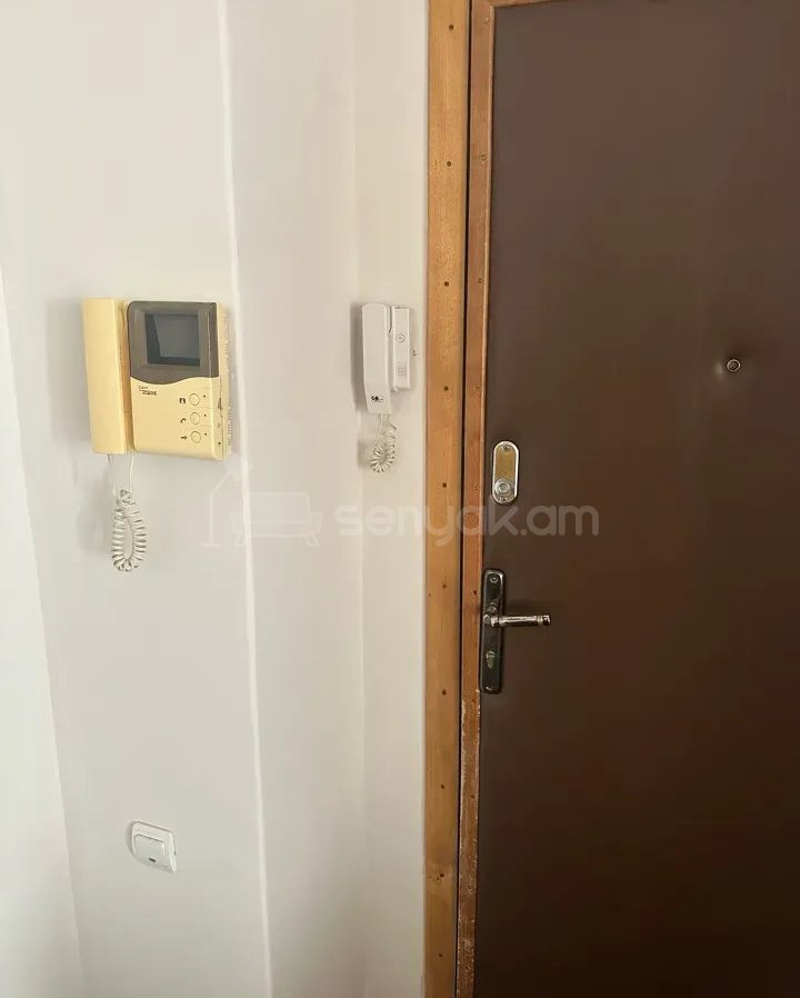 3 Սենյականոց Բնակարան Քարե Շենքում, 105քմ, 4/4 հարկ, Կապիտալ Վերանորոգված