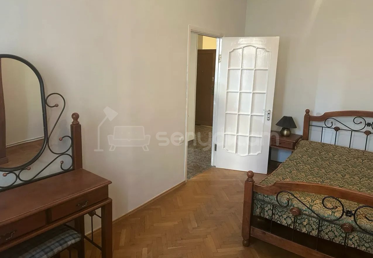 3 Սենյականոց Բնակարան Քարե Շենքում, 105քմ, 4/4 հարկ, Կապիտալ Վերանորոգված