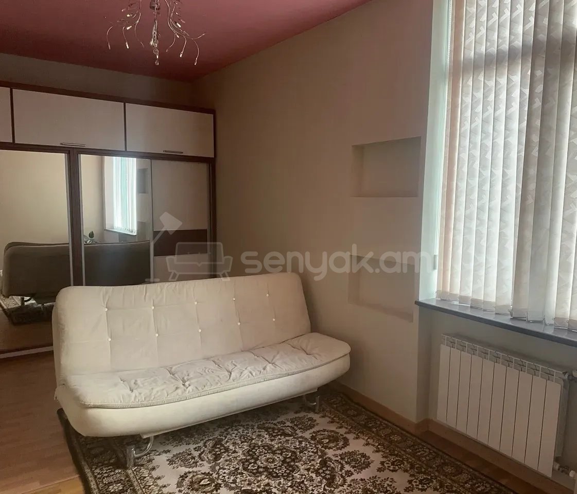 3 Սենյականոց Բնակարան Քարե Շենքում, 105քմ, 4/4 հարկ, Կապիտալ Վերանորոգված