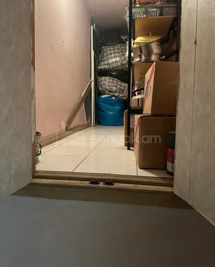 3 Սենյականոց Բնակարան Քարե Շենքում, 105քմ, 4/4 հարկ, Կապիտալ Վերանորոգված