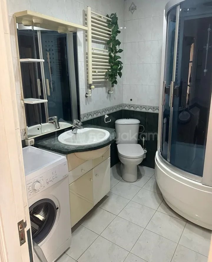 3 Սենյականոց Բնակարան Քարե Շենքում, 105քմ, 4/4 հարկ, Կապիտալ Վերանորոգված