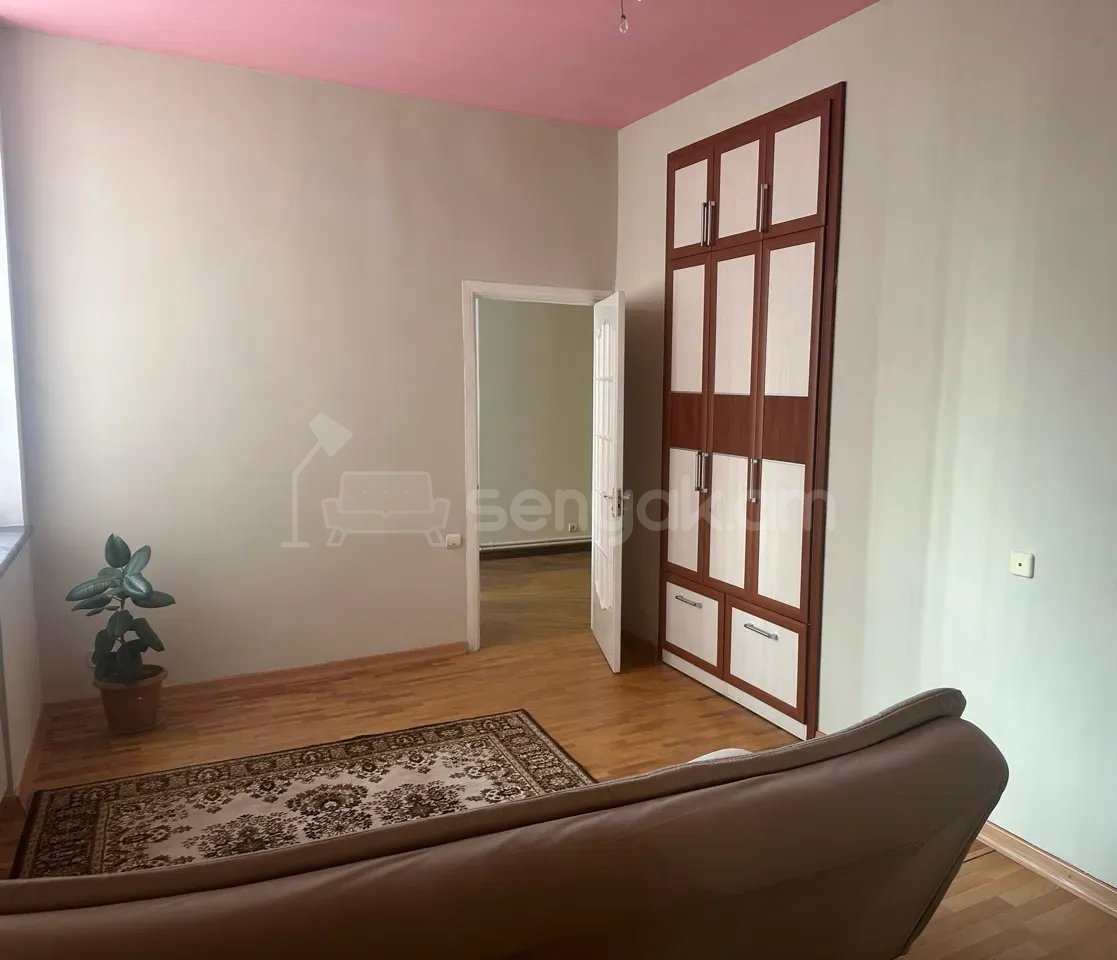 3 Սենյականոց Բնակարան Քարե Շենքում, 105քմ, 4/4 հարկ, Կապիտալ Վերանորոգված