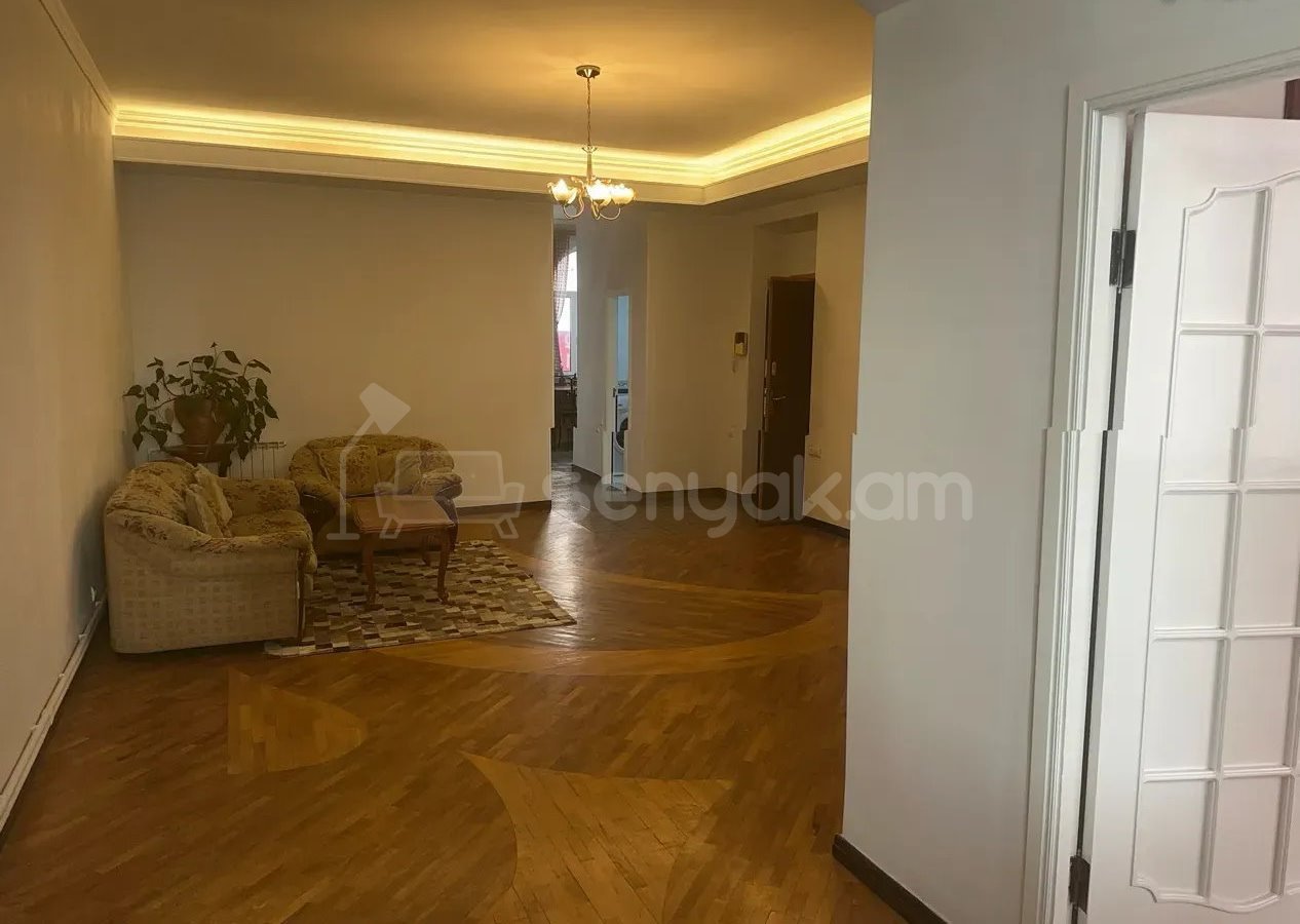 3 Սենյականոց Բնակարան Քարե Շենքում, 105քմ, 4/4 հարկ, Կապիտալ Վերանորոգված