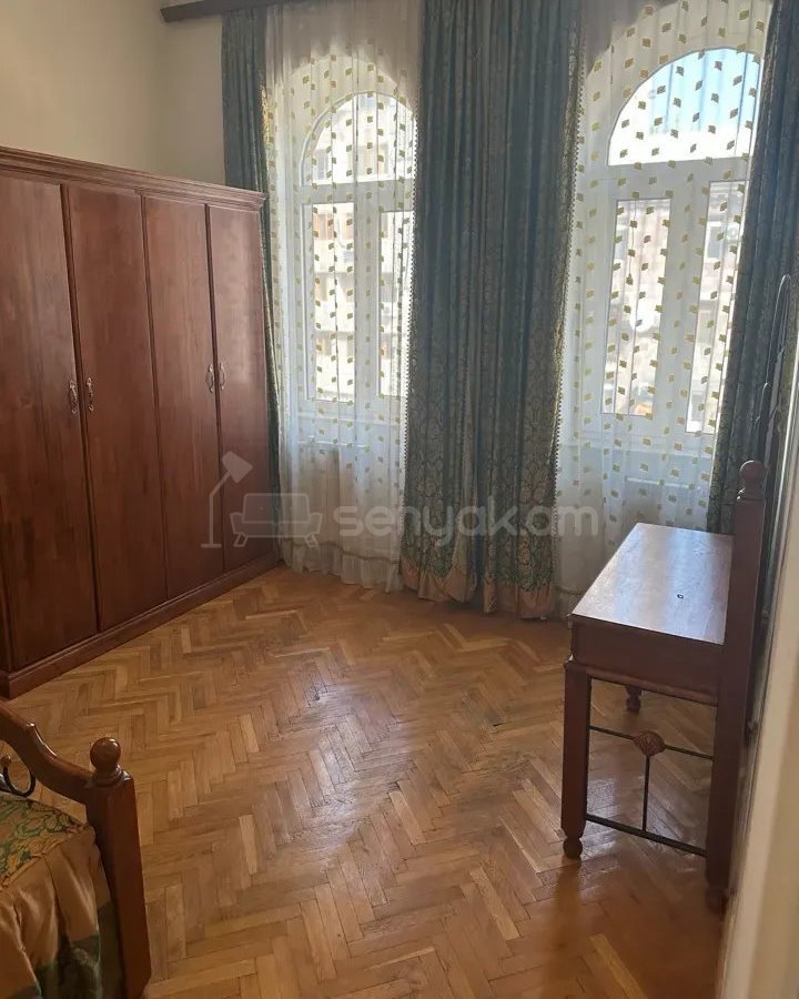 3 Սենյականոց Բնակարան Քարե Շենքում, 105քմ, 4/4 հարկ, Կապիտալ Վերանորոգված