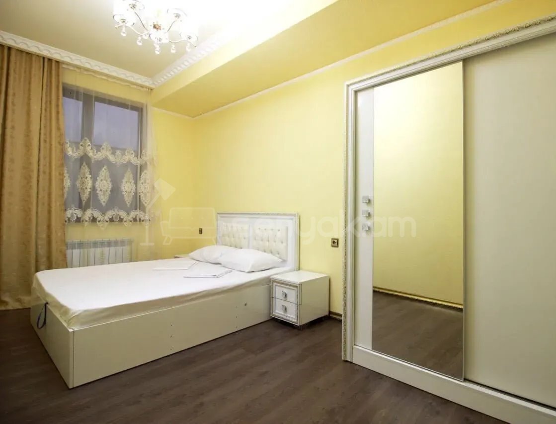 6 Սենյականոց Բնակարան Քարե Շենքում, 168քմ, 3/3 հարկ, Դիզայներական Վերանորոգված