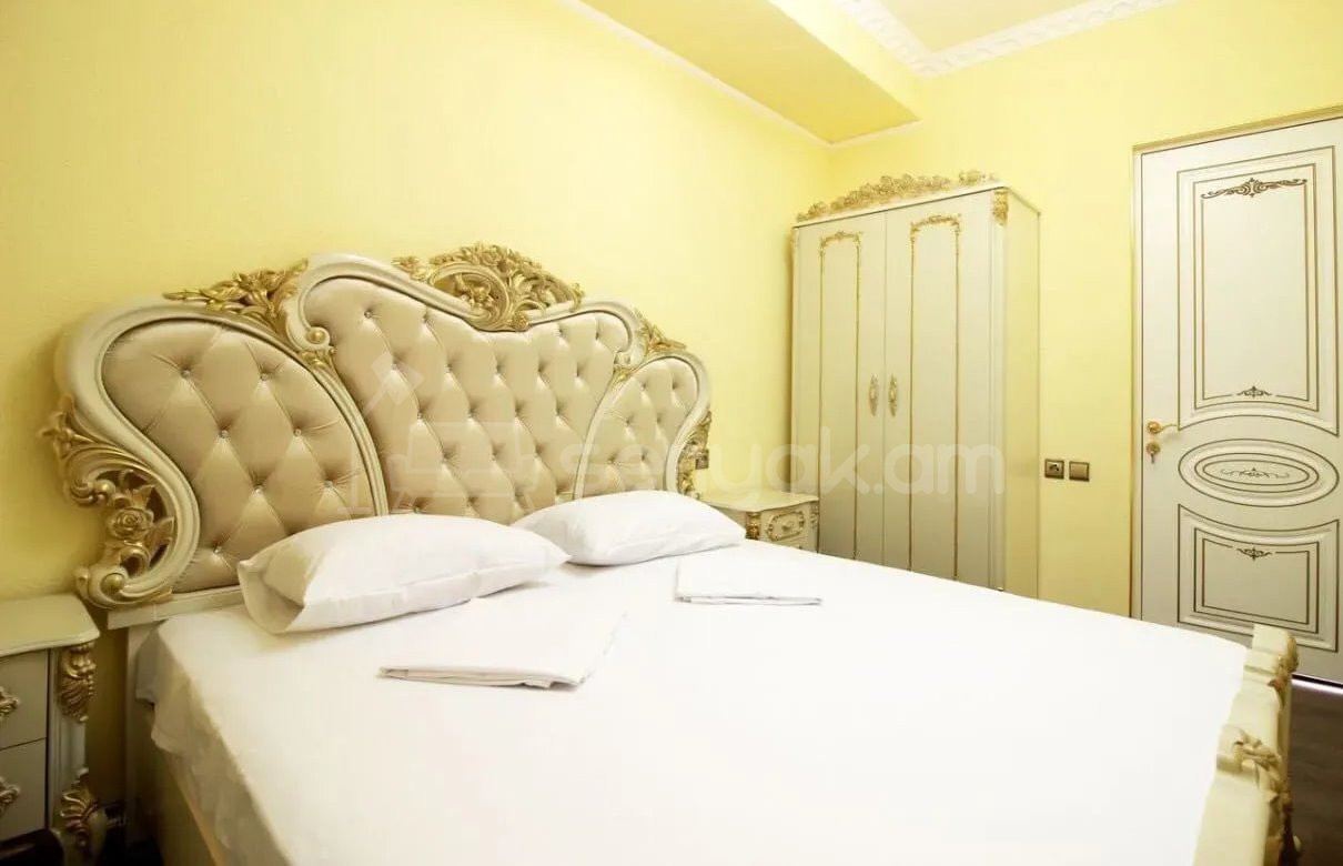 6 Սենյականոց Բնակարան Քարե Շենքում, 168քմ, 3/3 հարկ, Դիզայներական Վերանորոգված