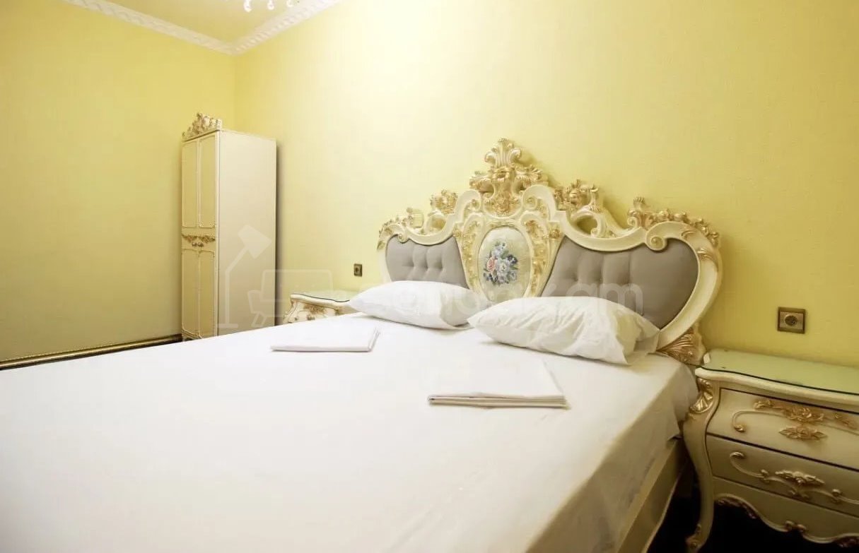 6 Սենյականոց Բնակարան Քարե Շենքում, 168քմ, 3/3 հարկ, Դիզայներական Վերանորոգված