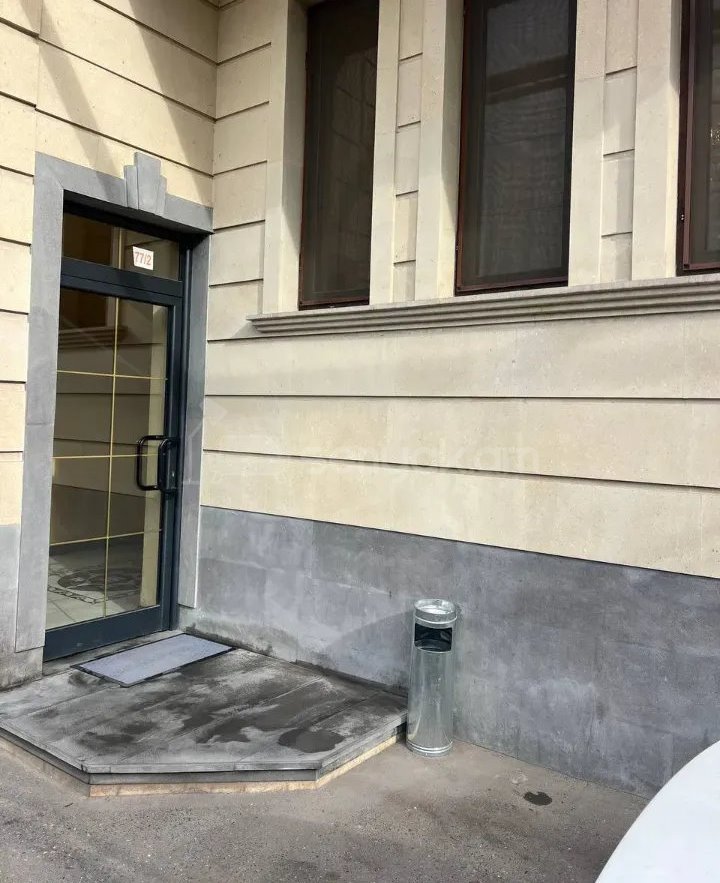 6 Սենյականոց Բնակարան Քարե Շենքում, 168քմ, 3/3 հարկ, Դիզայներական Վերանորոգված