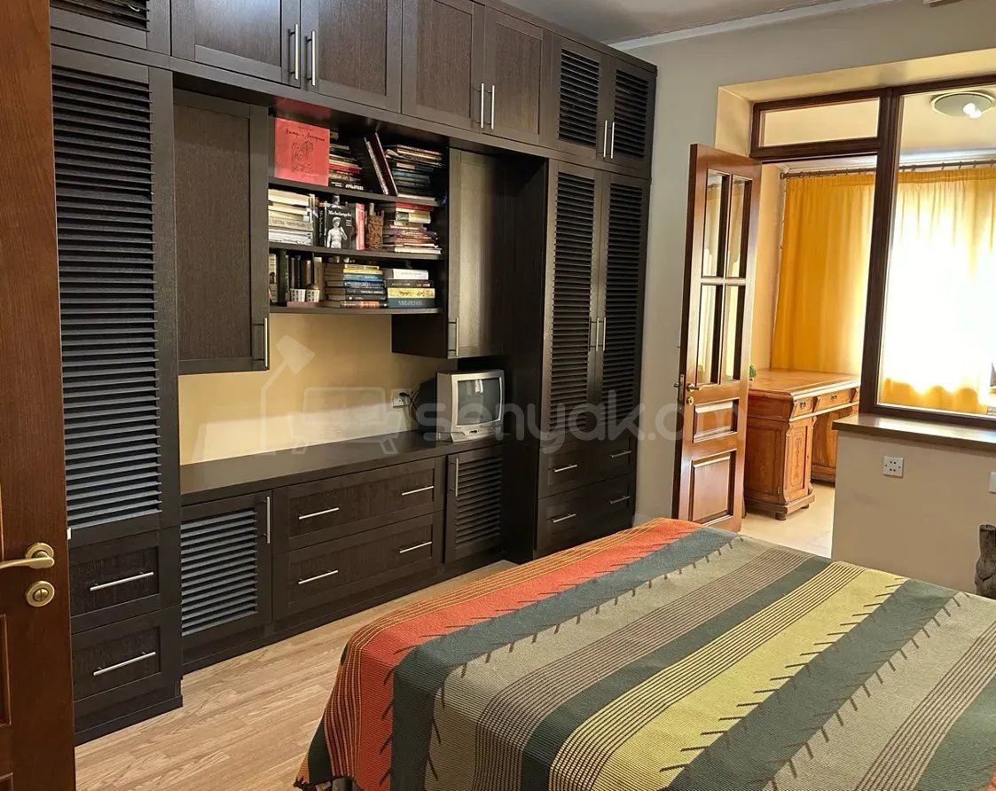 4 Սենյականոց Բնակարան Քարե Շենքում, 110քմ, 5/5 հարկ, Կապիտալ Վերանորոգված