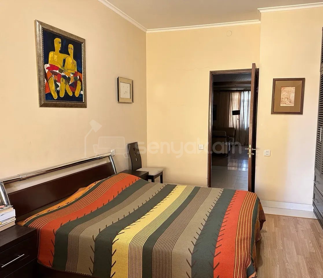 4 Սենյականոց Բնակարան Քարե Շենքում, 110քմ, 5/5 հարկ, Կապիտալ Վերանորոգված