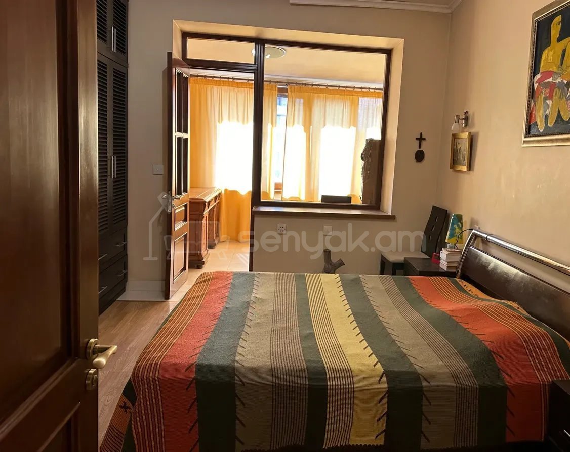 4 Սենյականոց Բնակարան Քարե Շենքում, 110քմ, 5/5 հարկ, Կապիտալ Վերանորոգված