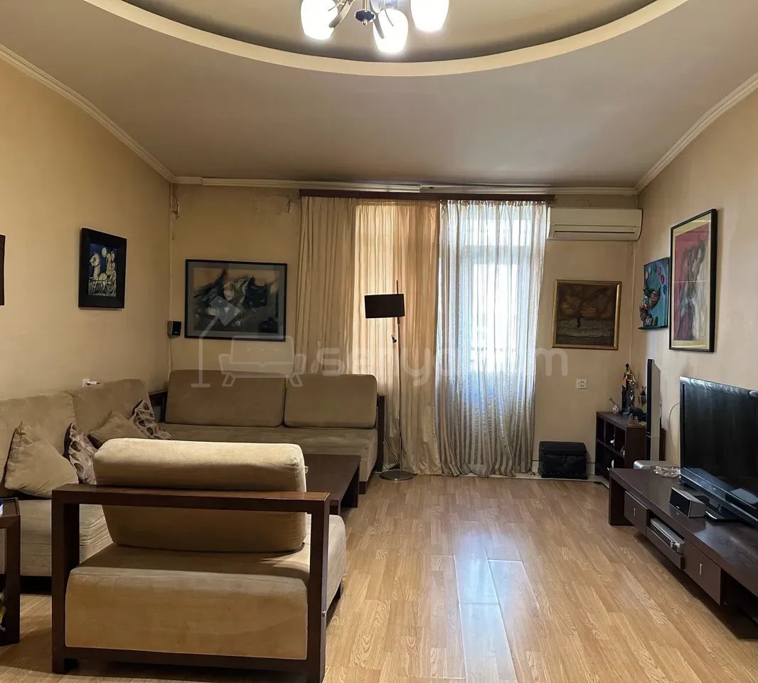 4 Սենյականոց Բնակարան Քարե Շենքում, 110քմ, 5/5 հարկ, Կապիտալ Վերանորոգված