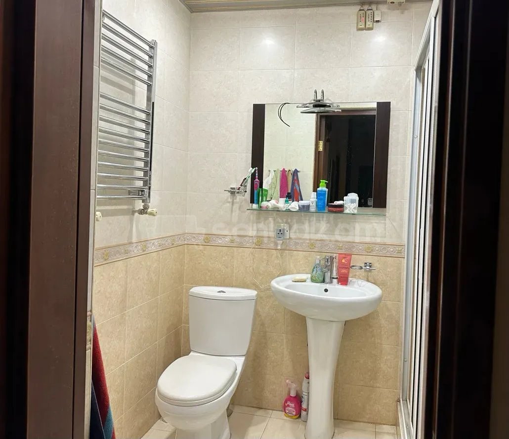 4 Սենյականոց Բնակարան Քարե Շենքում, 110քմ, 5/5 հարկ, Կապիտալ Վերանորոգված