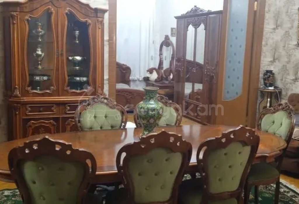 3 Սենյականոց Բնակարան Քարե Շենքում, 110քմ, 2/3 հարկ, Կապիտալ Վերանորոգված