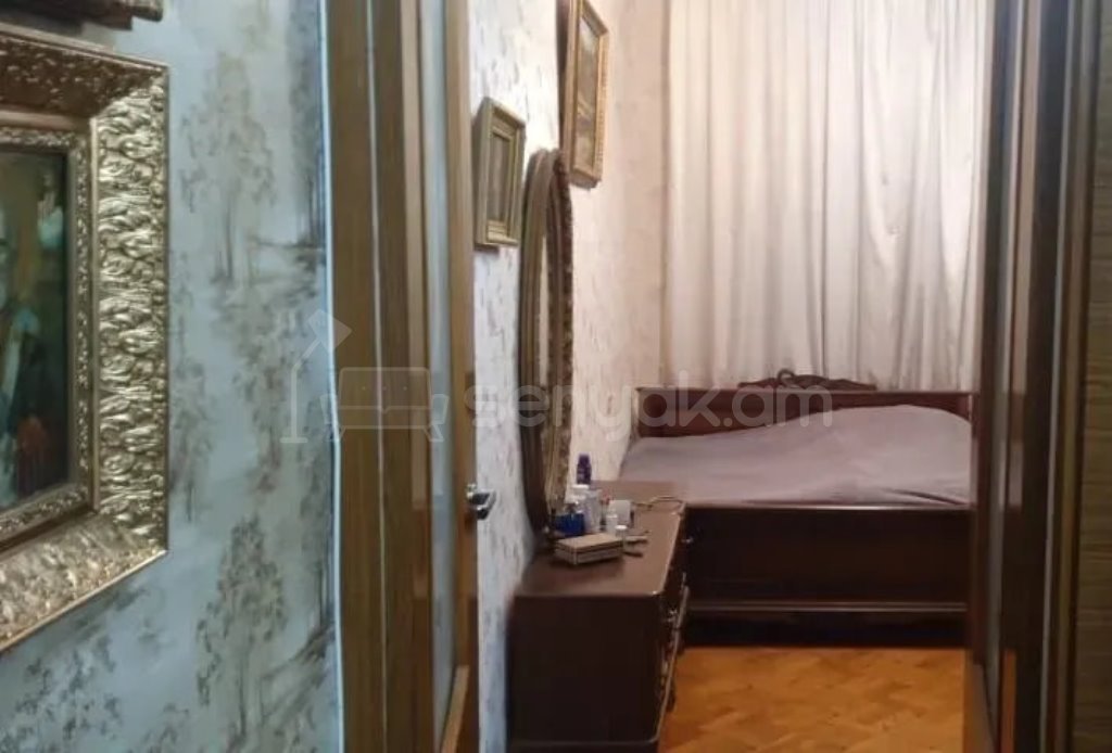 3 Սենյականոց Բնակարան Քարե Շենքում, 110քմ, 2/3 հարկ, Կապիտալ Վերանորոգված