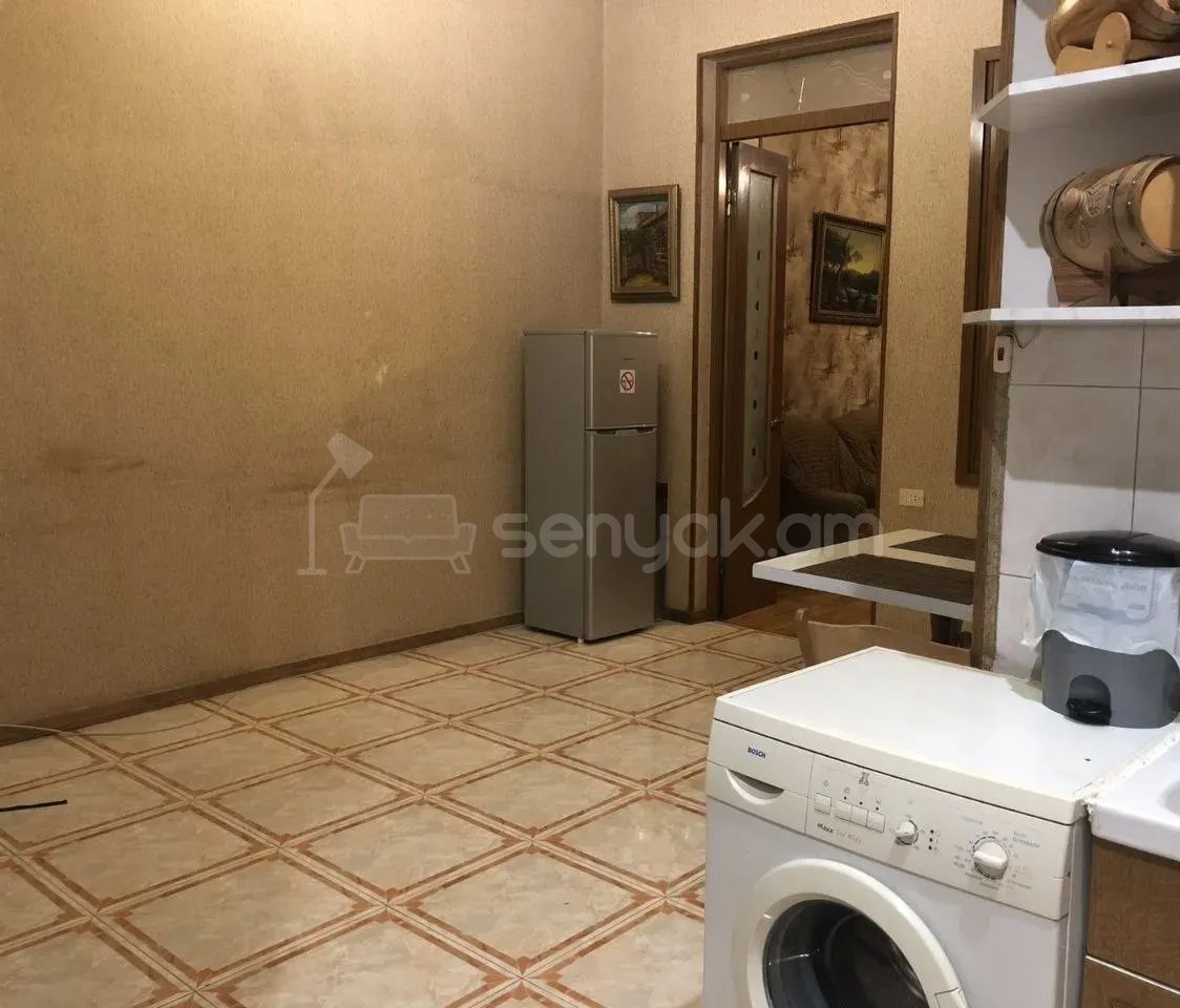 3 Սենյականոց Բնակարան Քարե Շենքում, 110քմ, 2/3 հարկ, Կապիտալ Վերանորոգված