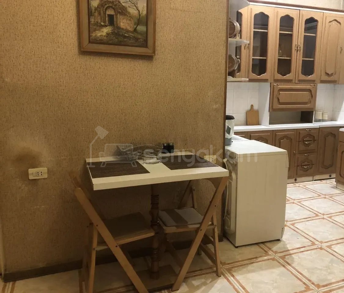 3 Սենյականոց Բնակարան Քարե Շենքում, 110քմ, 2/3 հարկ, Կապիտալ Վերանորոգված