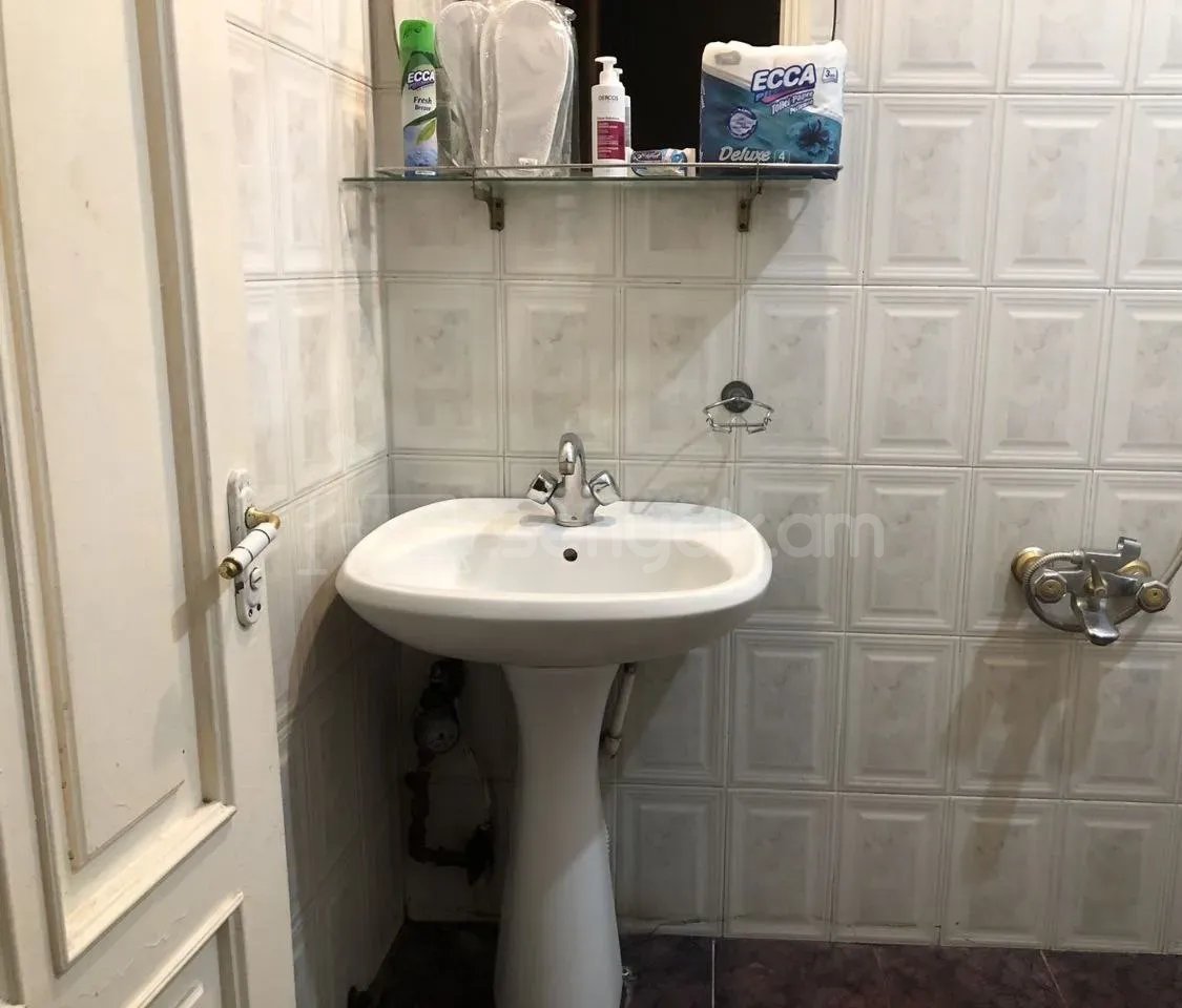 3 Սենյականոց Բնակարան Քարե Շենքում, 110քմ, 2/3 հարկ, Կապիտալ Վերանորոգված