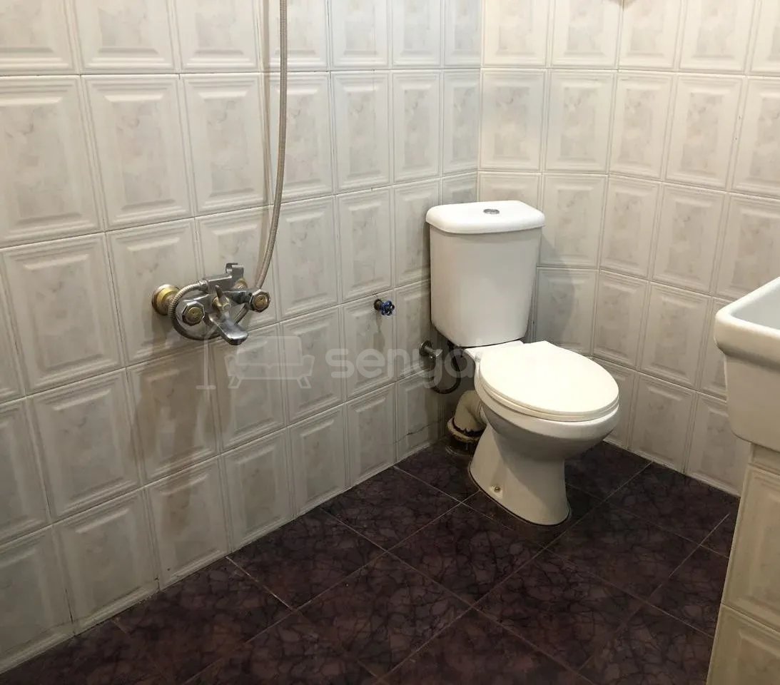 3 Սենյականոց Բնակարան Քարե Շենքում, 110քմ, 2/3 հարկ, Կապիտալ Վերանորոգված