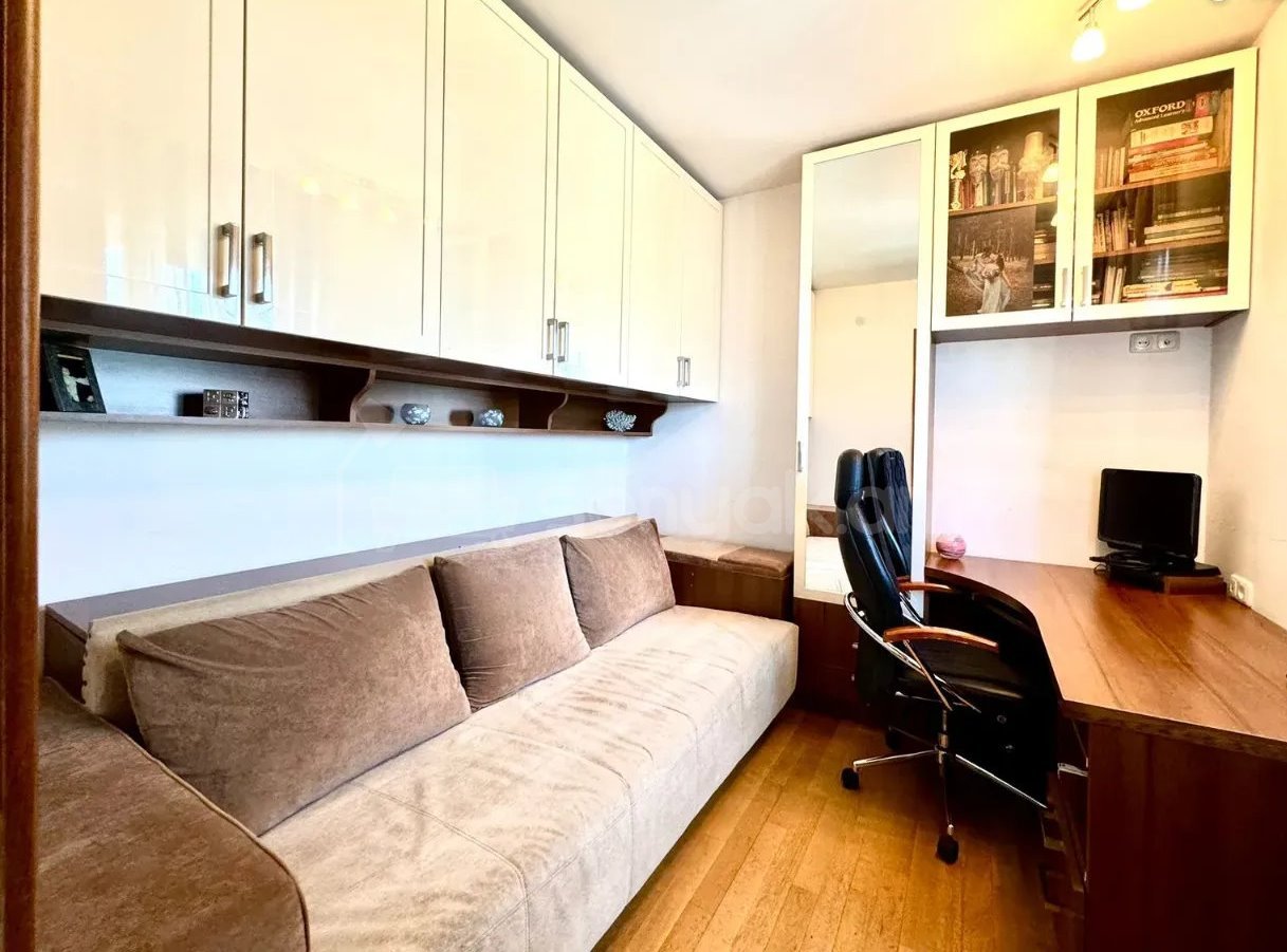 4 Սենյականոց Բնակարան Քարե Շենքում, 113քմ, 5/5 հարկ, Դիզայներական Վերանորոգված