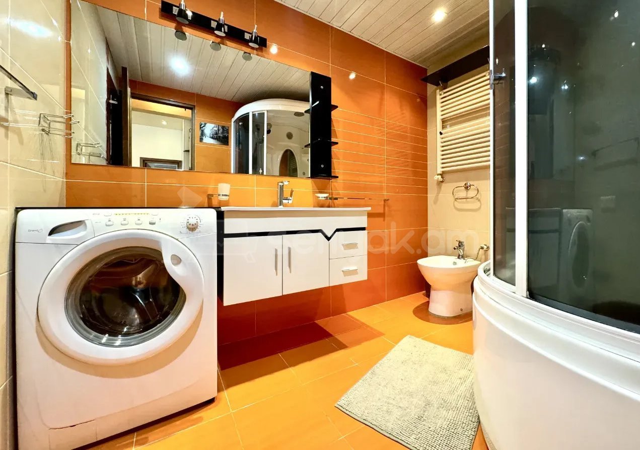 4 Սենյականոց Բնակարան Քարե Շենքում, 113քմ, 5/5 հարկ, Դիզայներական Վերանորոգված