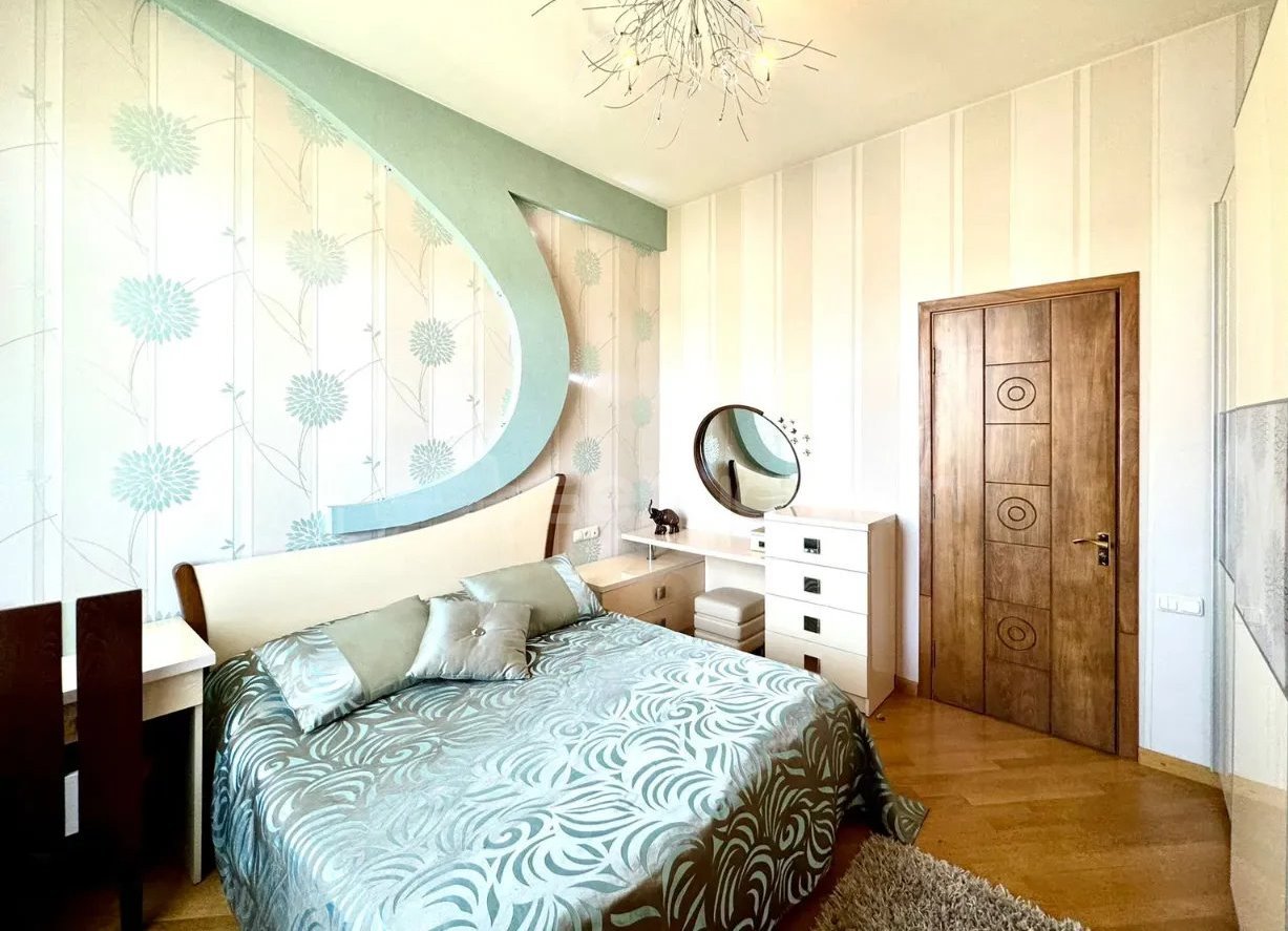 4 Սենյականոց Բնակարան Քարե Շենքում, 113քմ, 5/5 հարկ, Դիզայներական Վերանորոգված