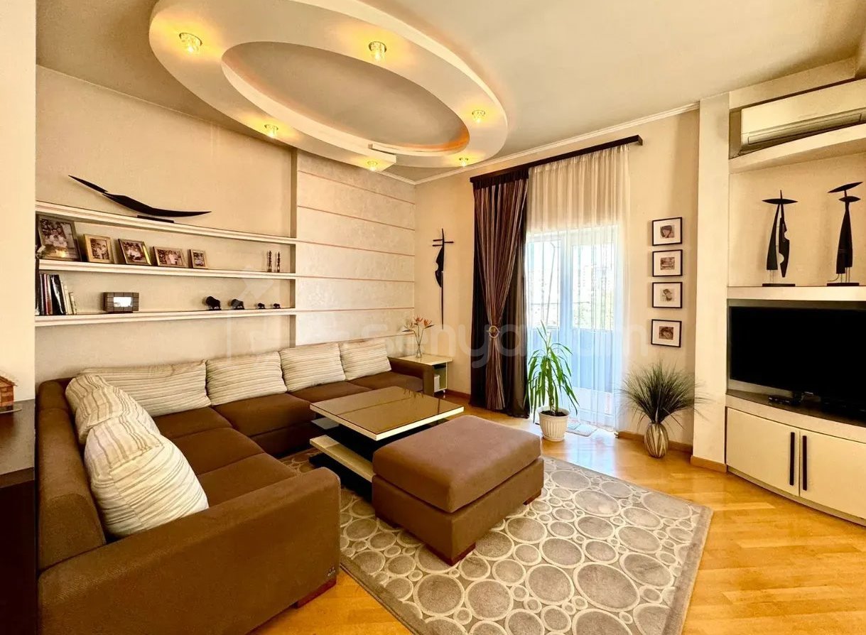 4 Սենյականոց Բնակարան Քարե Շենքում, 113քմ, 5/5 հարկ, Դիզայներական Վերանորոգված