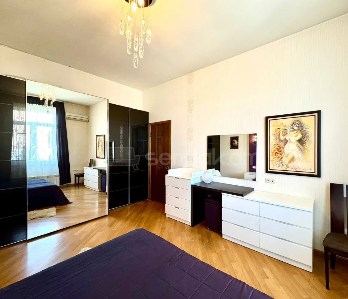 4 Սենյականոց Բնակարան Քարե Շենքում, 113քմ, 5/5 հարկ, Դիզայներական Վերանորոգված