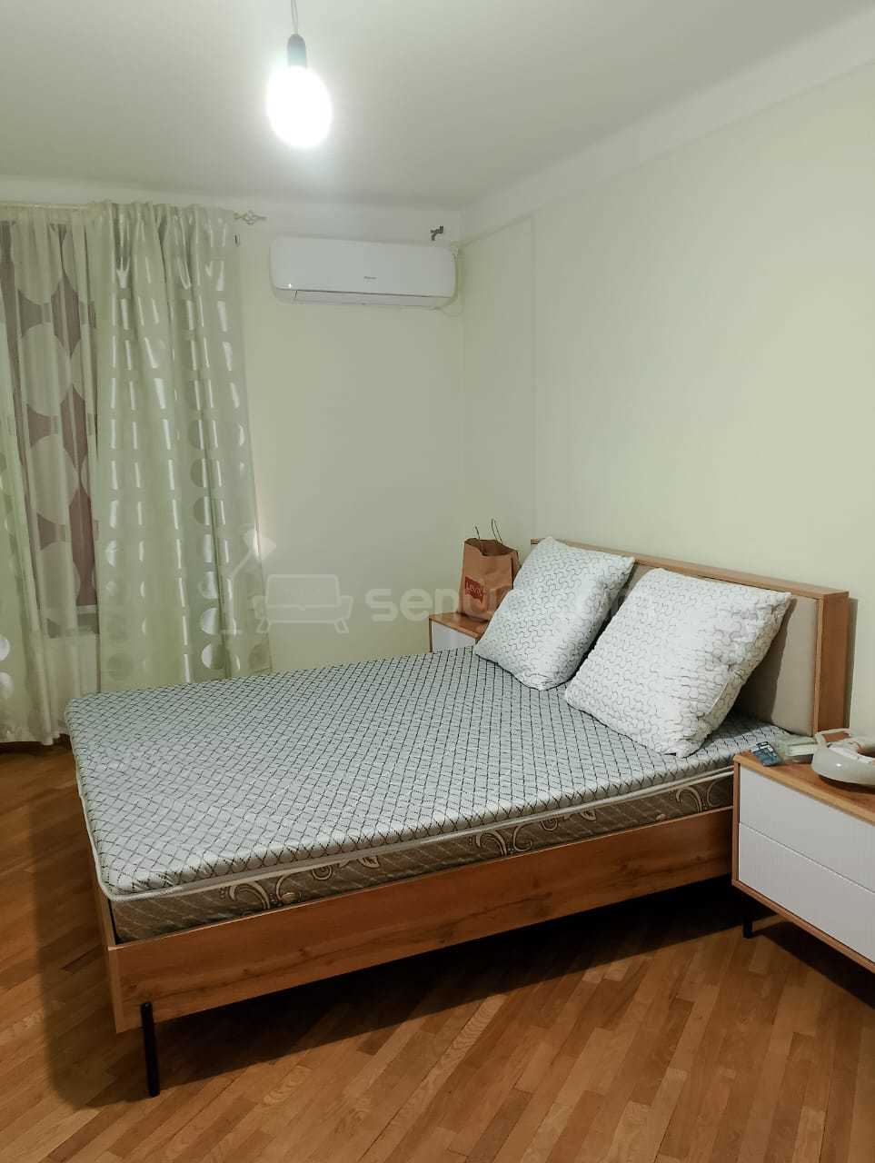 3 Սենյականոց Բնակարան Քարե Շենքում, 80քմ, 1/4 հարկ, Նորմալ Վիճակում, Կահավորված, Արևկող