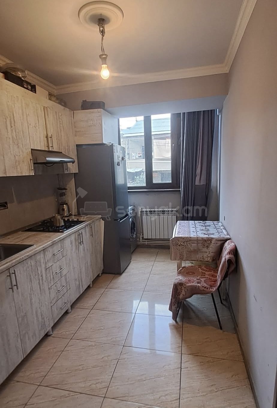 3 Սենյականոց Բնակարան, 65քմ, 2/9 հարկ, Նորմալ Վիճակում