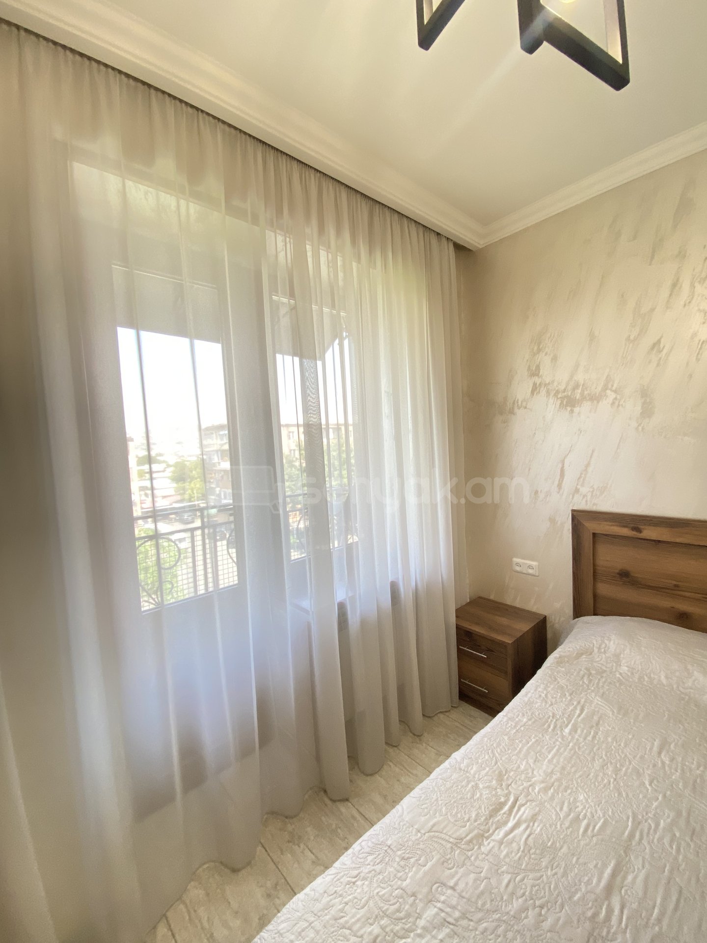 2 Սենյականոց Բնակարան Քարե Շենքում, 45քմ, 5/5 հարկ, Դիզայներական Վերանորոգված, Կահավորված, Արևկող