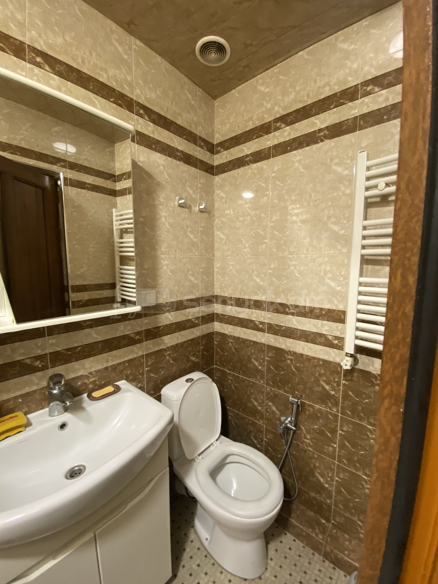 2 Սենյականոց Բնակարան Քարե Շենքում, 45քմ, 5/5 հարկ, Դիզայներական Վերանորոգված, Կահավորված, Արևկող