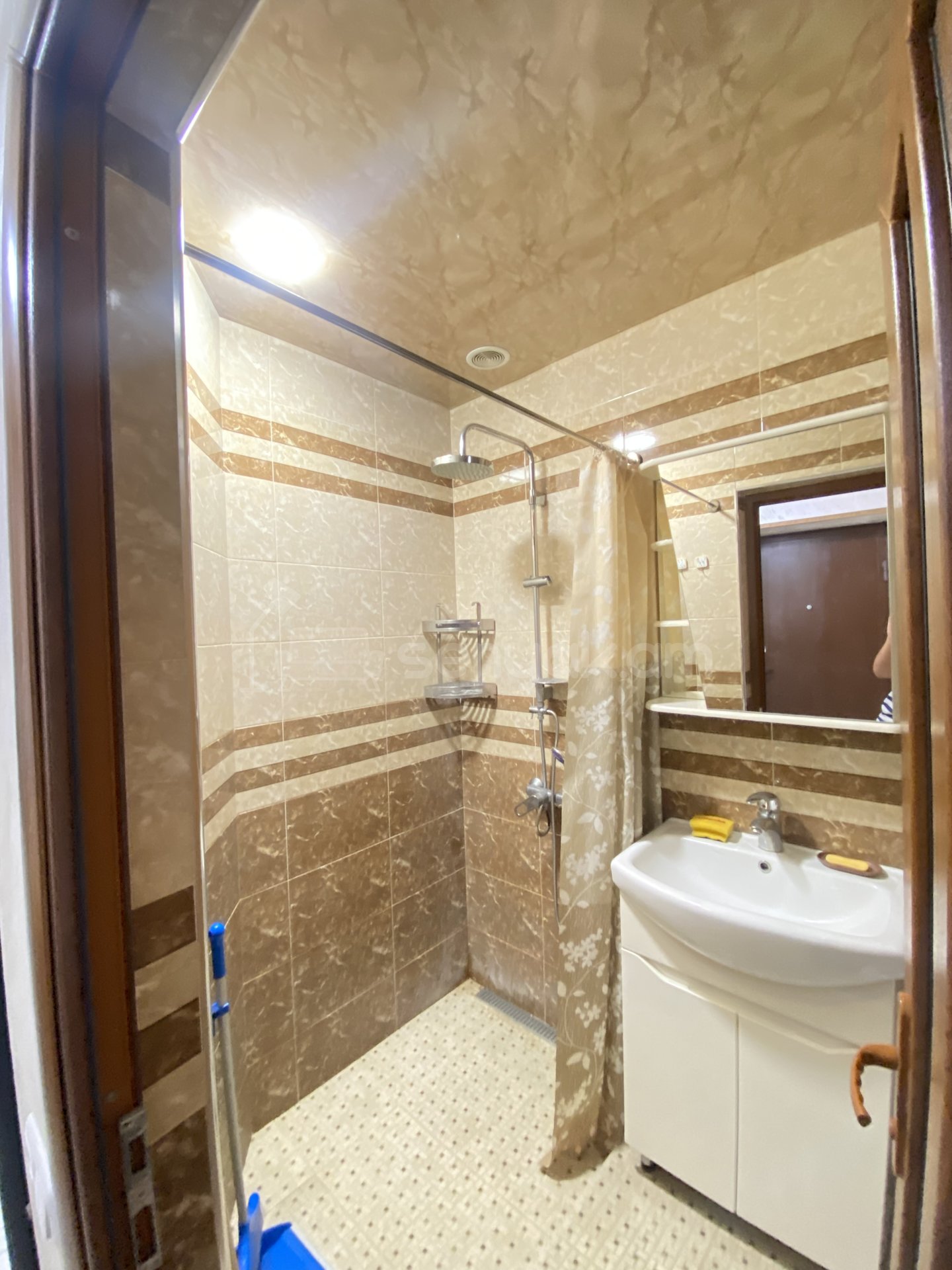 2 Սենյականոց Բնակարան Քարե Շենքում, 45քմ, 5/5 հարկ, Դիզայներական Վերանորոգված, Կահավորված, Արևկող