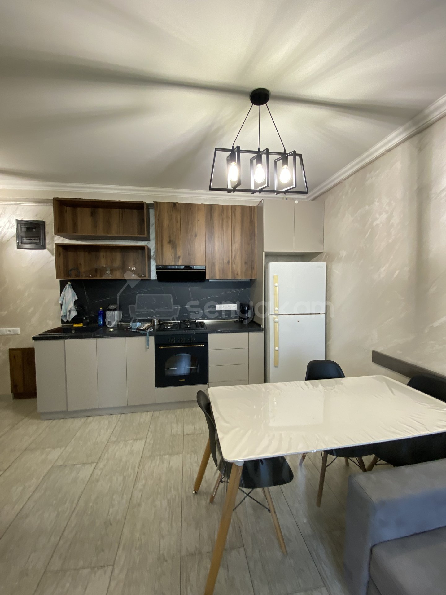 2 Սենյականոց Բնակարան Քարե Շենքում, 45քմ, 5/5 հարկ, Դիզայներական Վերանորոգված, Կահավորված, Արևկող