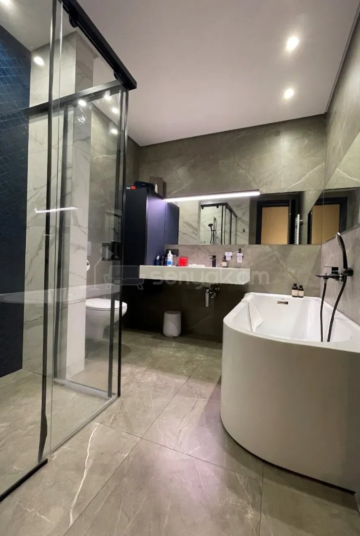 3 Սենյականոց Բնակարան Քարե Շենքում, 97քմ, 5/5 հարկ, Դիզայներական Վերանորոգված