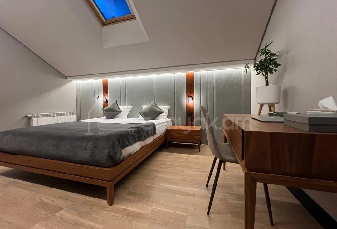 3 Սենյականոց Բնակարան Քարե Շենքում, 97քմ, 5/5 հարկ, Դիզայներական Վերանորոգված