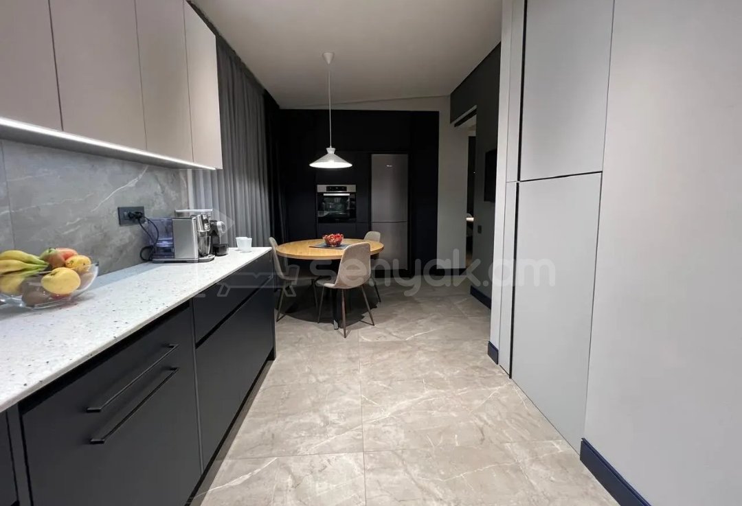 3 Սենյականոց Բնակարան Քարե Շենքում, 97քմ, 5/5 հարկ, Դիզայներական Վերանորոգված