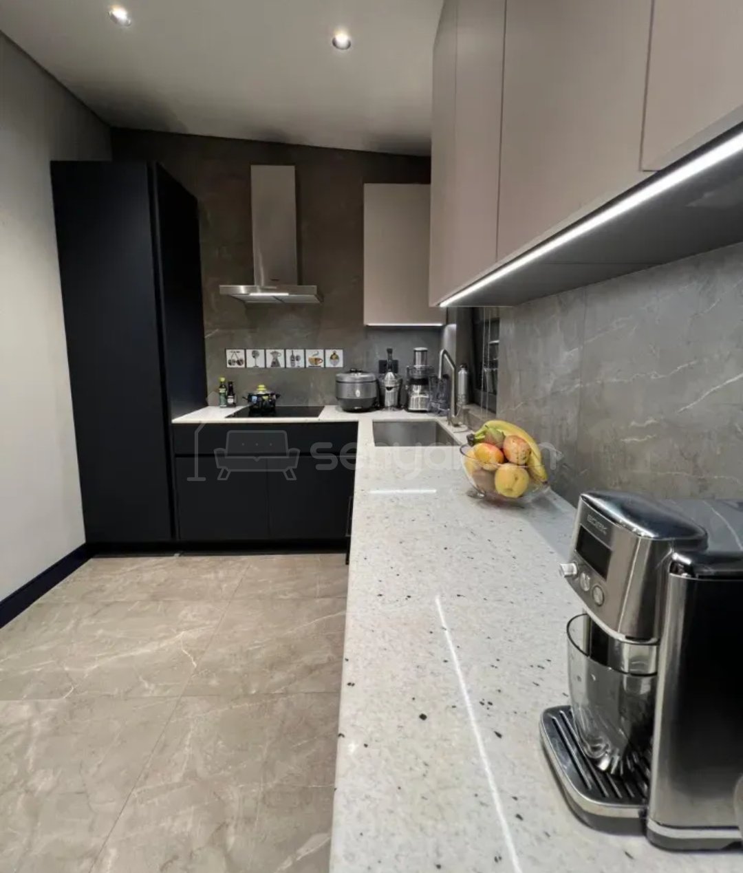 3 Սենյականոց Բնակարան Քարե Շենքում, 97քմ, 5/5 հարկ, Դիզայներական Վերանորոգված