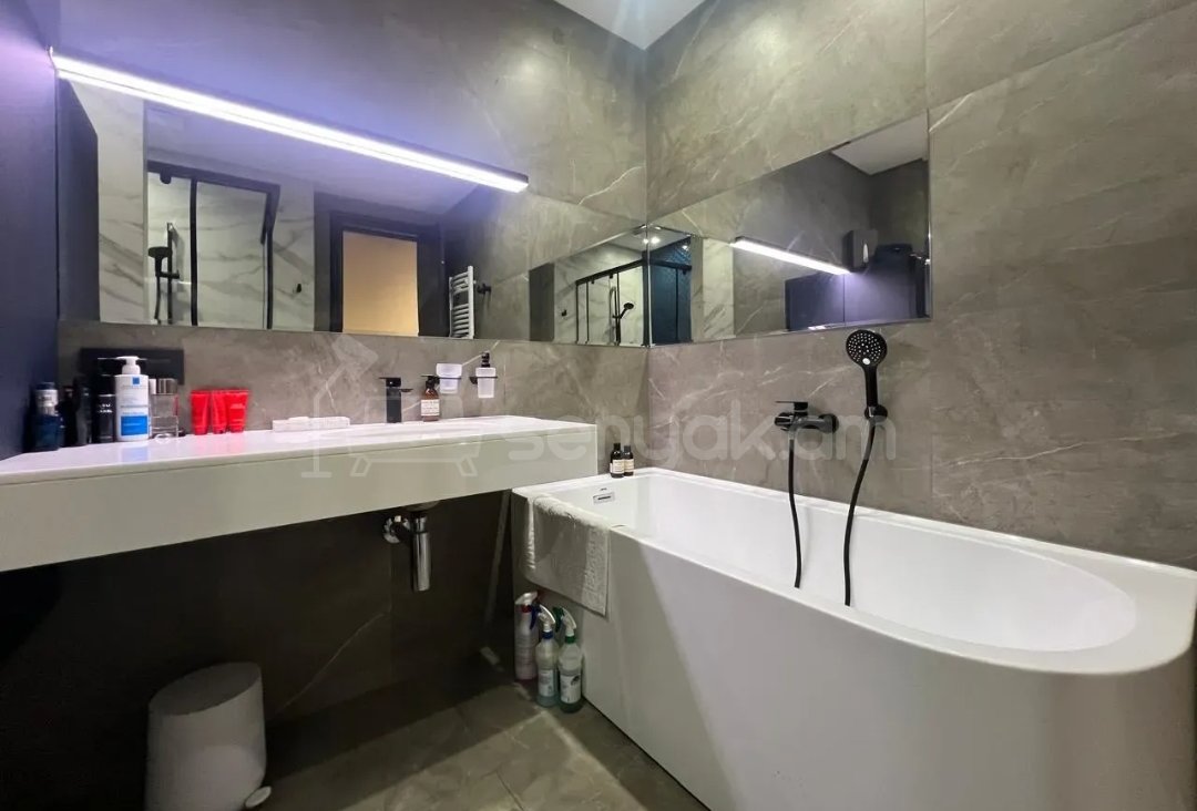 3 Սենյականոց Բնակարան Քարե Շենքում, 97քմ, 5/5 հարկ, Դիզայներական Վերանորոգված