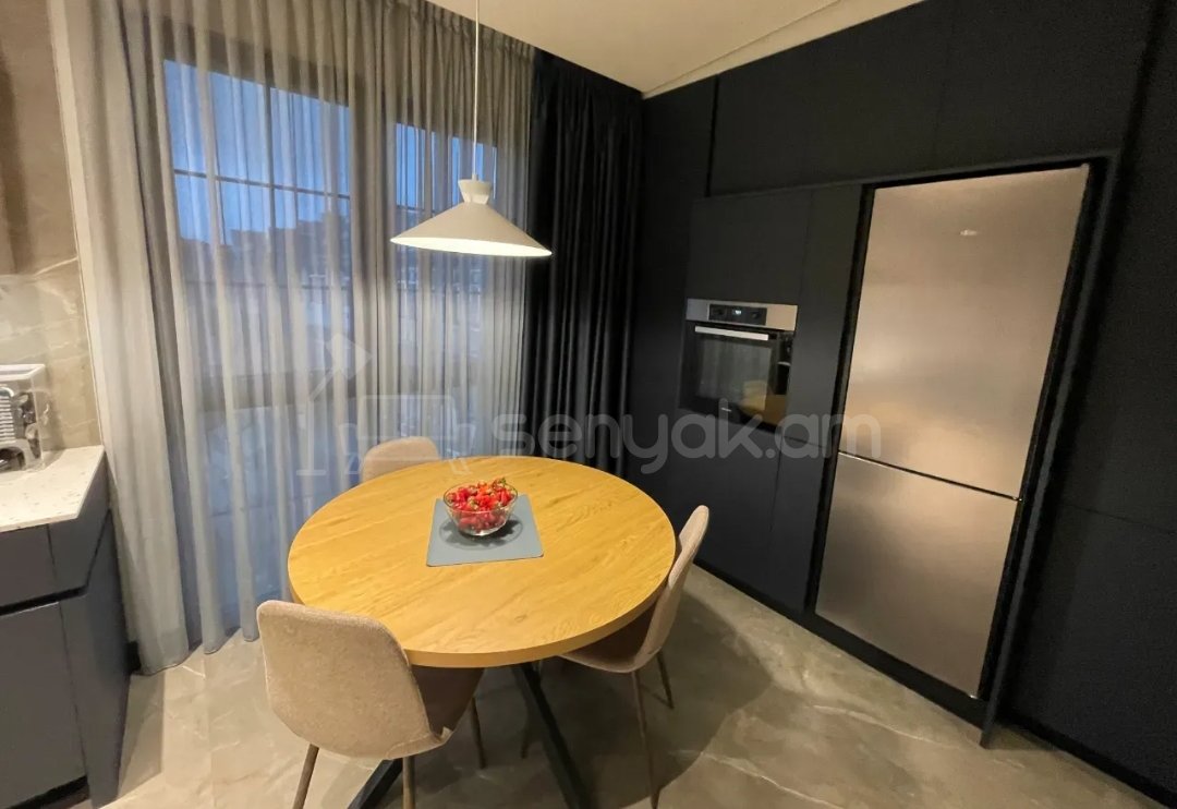 3 Սենյականոց Բնակարան Քարե Շենքում, 97քմ, 5/5 հարկ, Դիզայներական Վերանորոգված