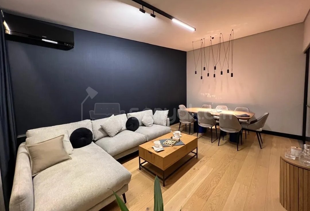 3 Սենյականոց Բնակարան Քարե Շենքում, 97քմ, 5/5 հարկ, Դիզայներական Վերանորոգված