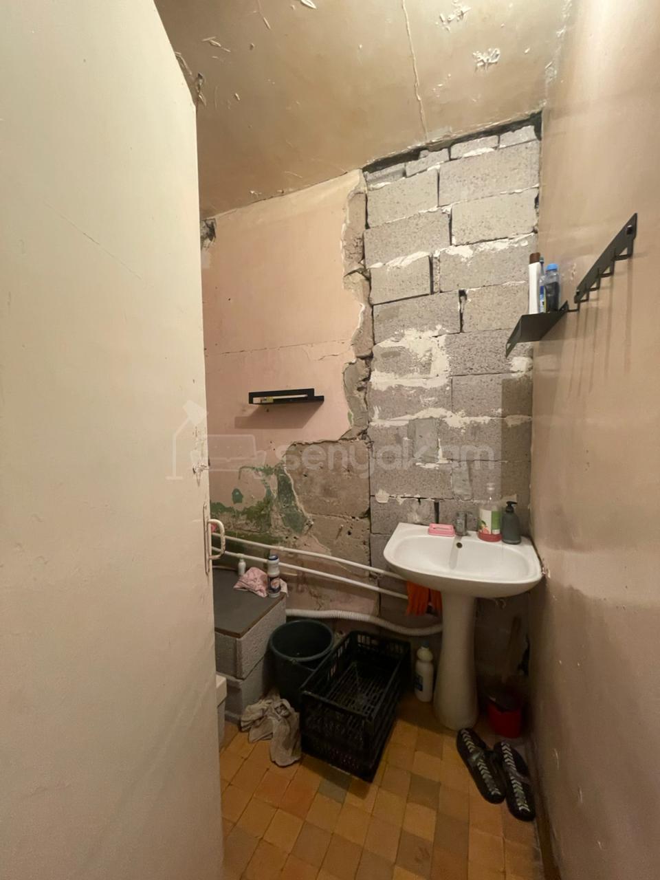 3 Սենյականոց Բնակարան Քարե Շենքում, 57քմ, 4/4 հարկ, Կոսմետիկ Վերանորոգված, Կահավորված, Արևկող