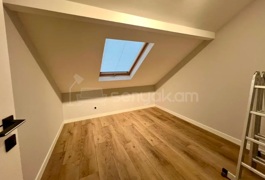 3 Սենյականոց Բնակարան Քարե Շենքում, 70քմ, 5/5 հարկ, Դիզայներական Վերանորոգված