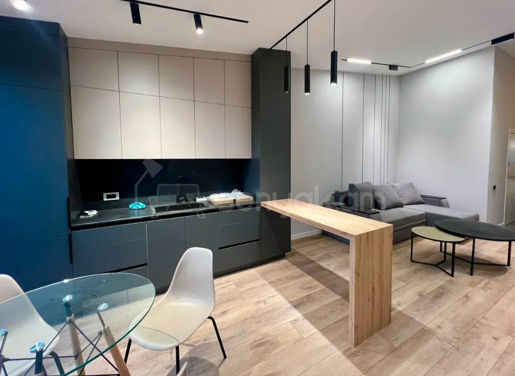 3 Սենյականոց Բնակարան Քարե Շենքում, 70քմ, 5/5 հարկ, Դիզայներական Վերանորոգված